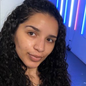 Meet your Posher, Nia